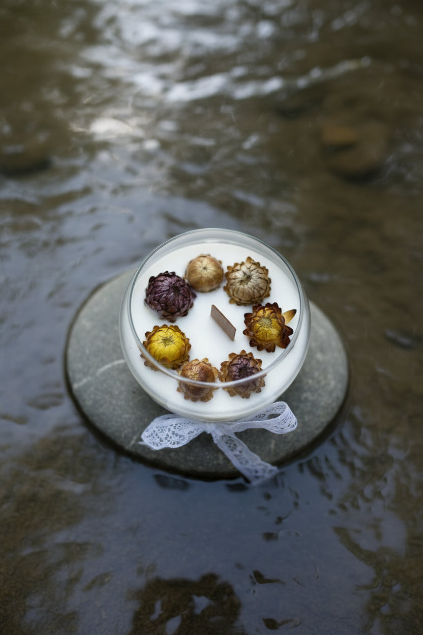 Bougie cire colza aux fleurs séchées - Pomme canelle
