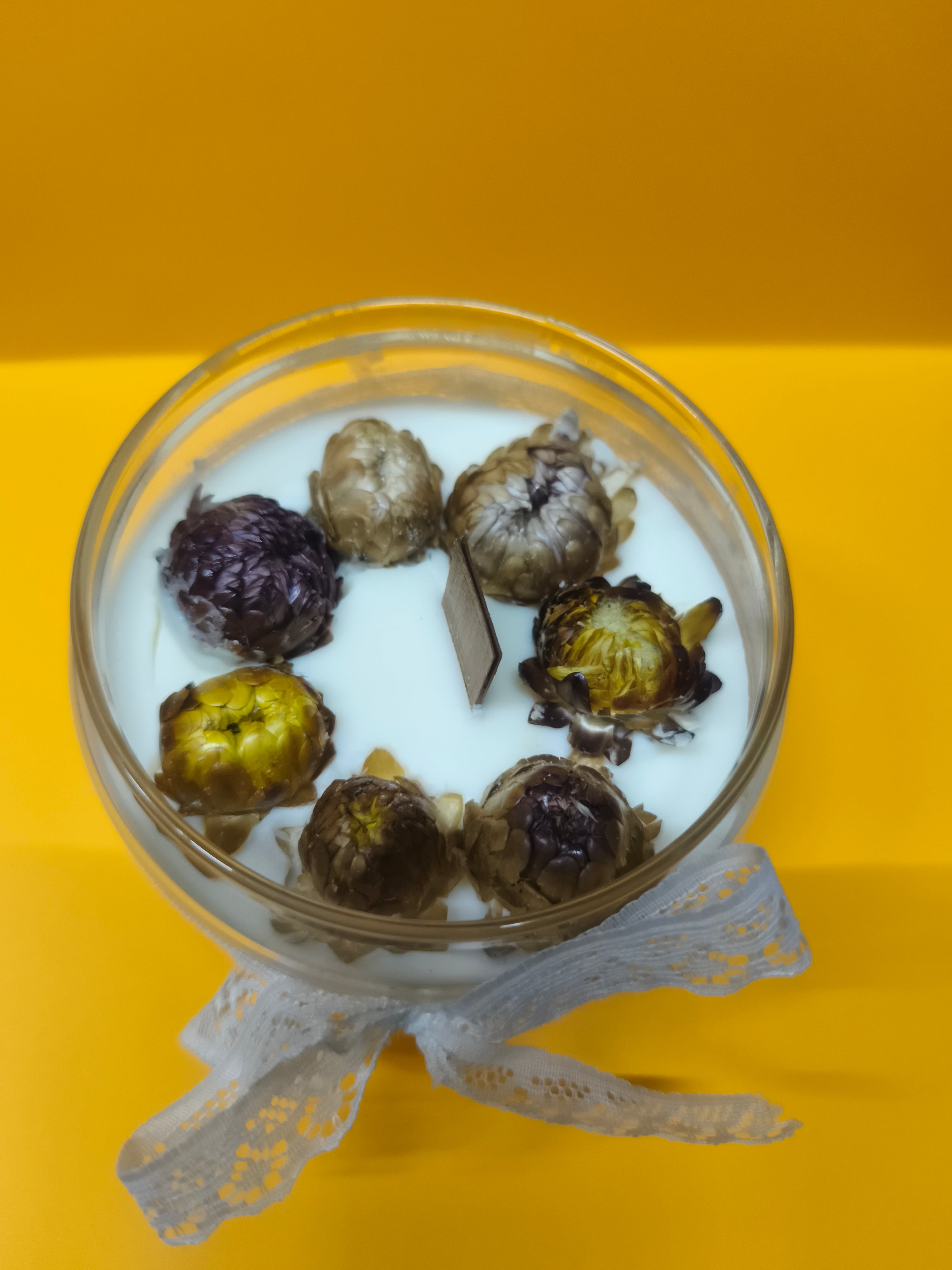 Bougie cire colza aux fleurs séchées - Pomme canelle